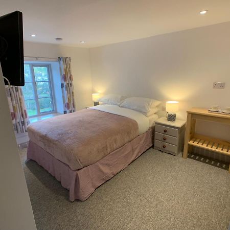 Swan House Tea Room And Bed & Breakfast Лидни Екстериор снимка