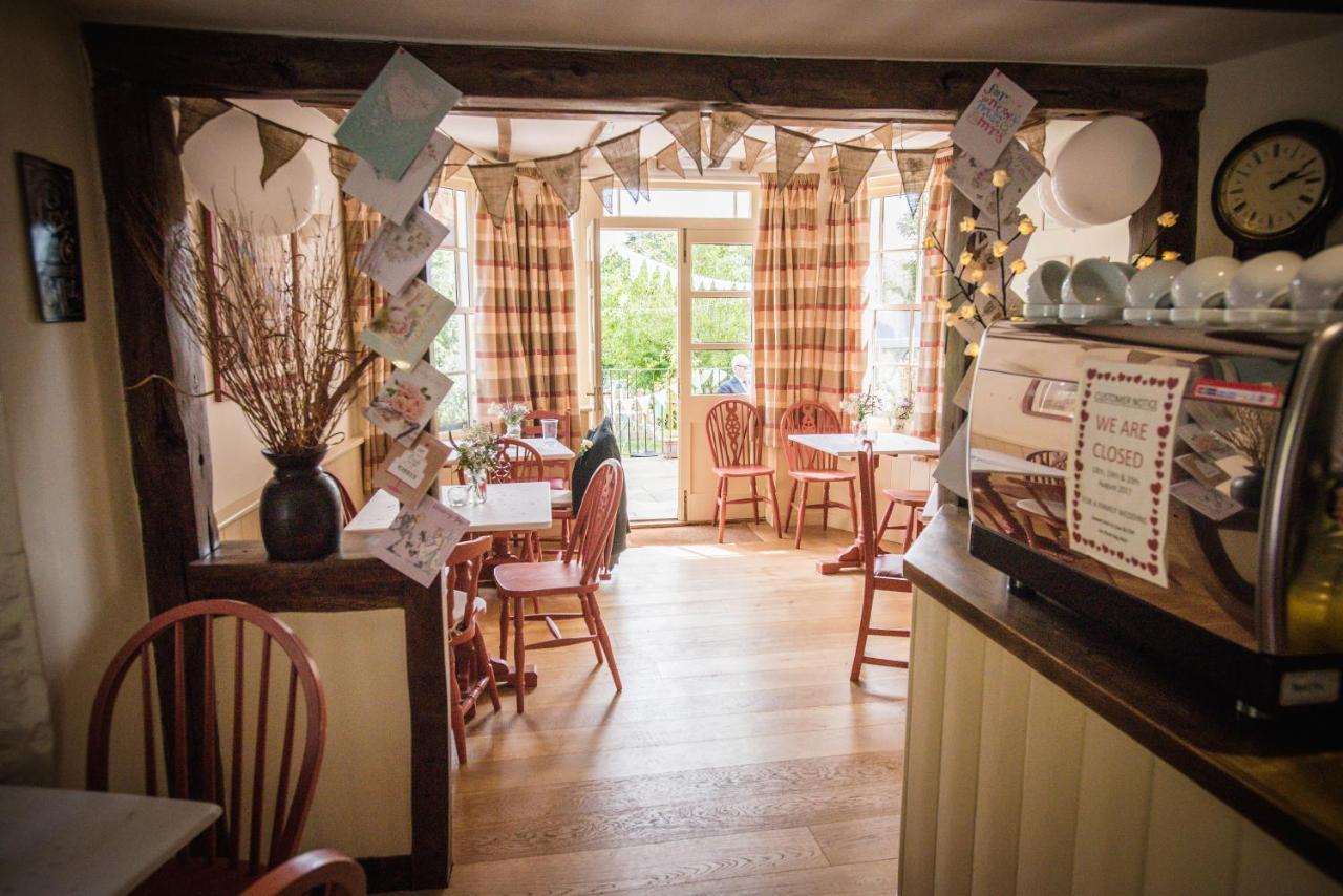 Swan House Tea Room And Bed & Breakfast Лидни Екстериор снимка