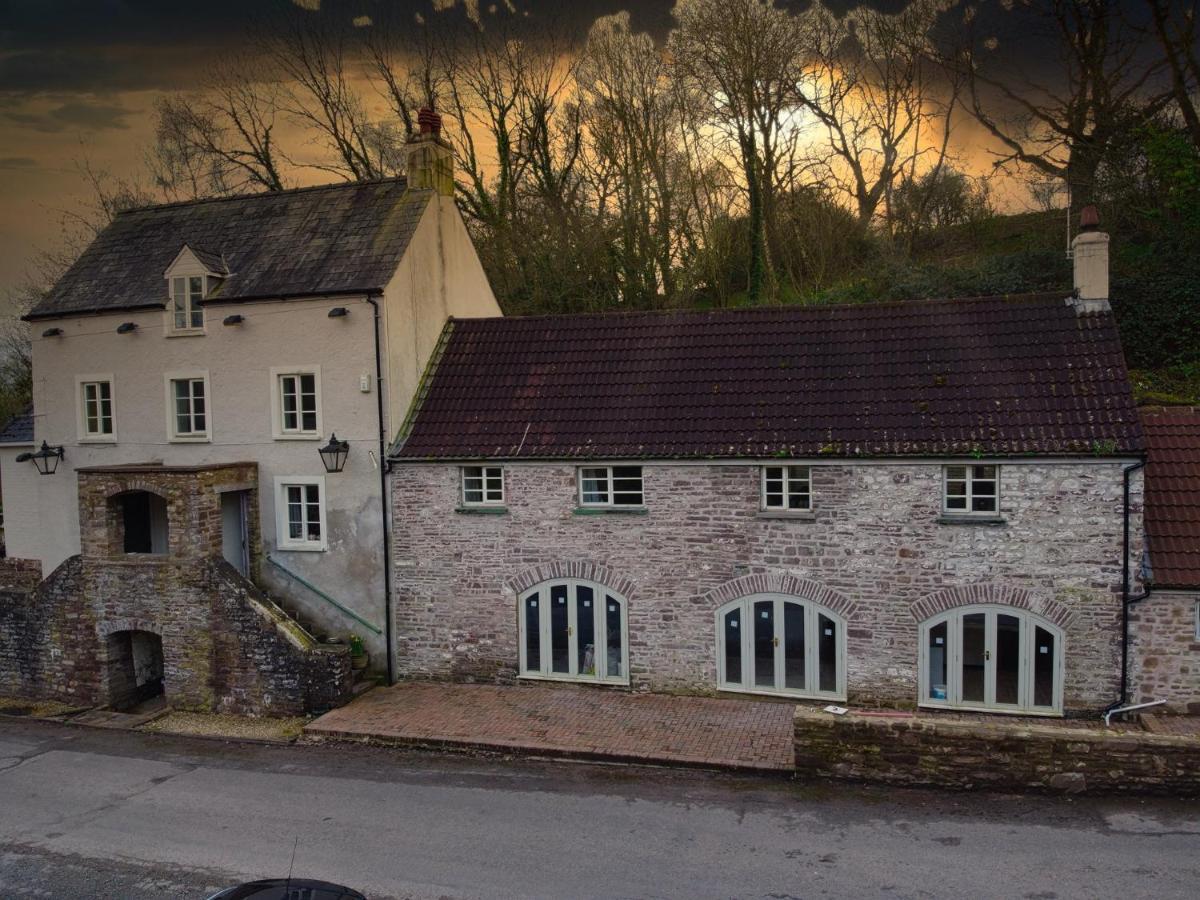 Swan House Tea Room And Bed & Breakfast Лидни Екстериор снимка